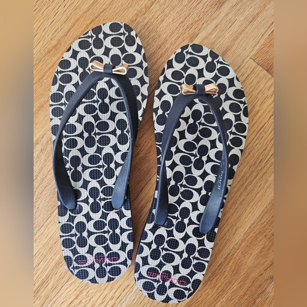 Coach flipflops